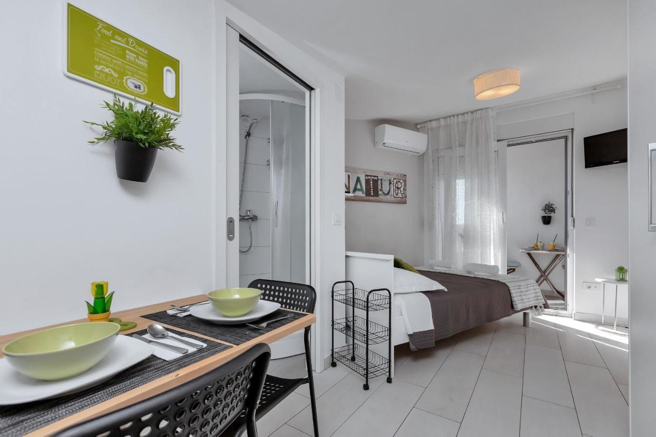 Apartments Villa Joy Подгора Екстериор снимка